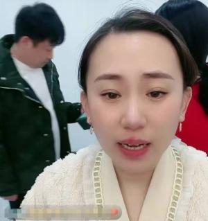 丫蛋与二婚老公同框，带小女儿闲逛显温馨，女方怀三胎流产仍想生  第2张