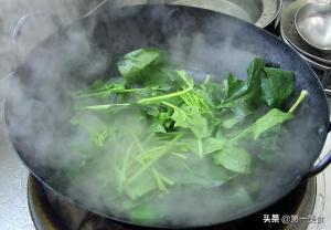 这5种绿叶蔬菜，含钙比牛奶高，每天吃一把，全家老小钙都补足了  第6张