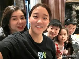 孙颖莎为孙铭阳点赞！友情互动超有爱 张本美和碎了 孙家姐妹牛！-图3