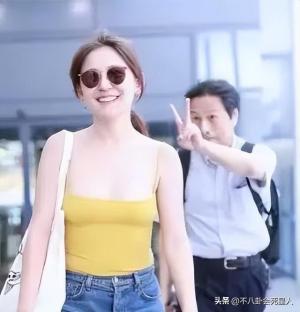 女明星有多敢穿？娜扎、王菲露底裤，郑秀文穿两片布“上下失守”  第14张