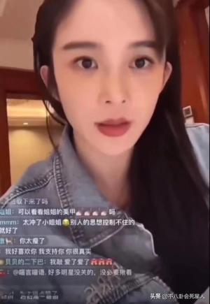 女明星有多敢穿？娜扎、王菲露底裤，郑秀文穿两片布“上下失守”  第18张