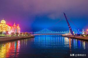 大连星海广场，为纪念香港回归而建，夜色下美轮美奂，千万别错过-图2