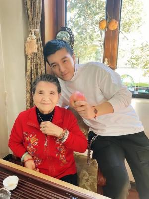 杨子母亲刘丽芹：上一个陶虹太强势，黄圣依才是心目中的完美儿媳