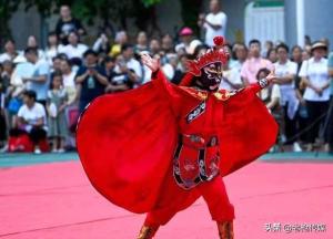 四川智障女孩练成“变脸绝活” 艰难逆袭成就传奇人生