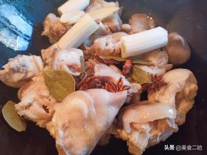 炖猪蹄时，牢记这1个要点，软烂入味不发腻，细腻离骨超解馋-图8