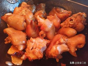 炖猪蹄时，牢记这1个要点，软烂入味不发腻，细腻离骨超解馋-图9