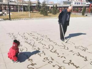 打工供继女读大学，她考上编制后一进门拿出一个信封，我当场泪奔  第13张