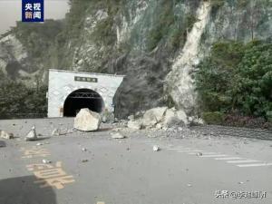 台湾突发大地震，3游客被石头砸死，女子崩溃大哭，现场惨不忍睹  第14张