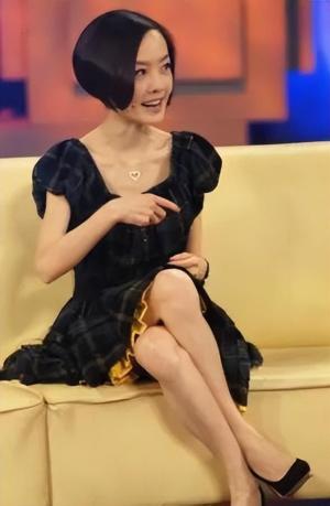 “访谈一姐”鲁豫一婚嫁美国人,二婚嫁给初恋,竟还和小鲜肉传绯闻-图7