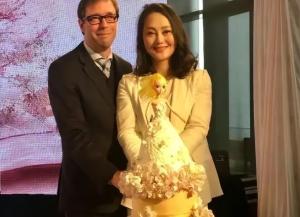 宋佳：大21岁丈夫患病后离婚，55岁公开新恋情，如今在国外开店-图9