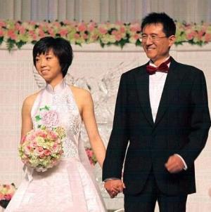 14年结婚三次，攀富豪找老外，47岁再嫁穷小子，袁立的情史太精彩  第14张