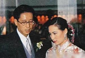 1991年，陈百强忍泪参加何超琼婚礼，2年后何超琼坚持为其扶灵  第14张