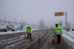 以雪为令 、闻雪而动！ 洛川县各部门全力应对今冬第一场降雪~-图1