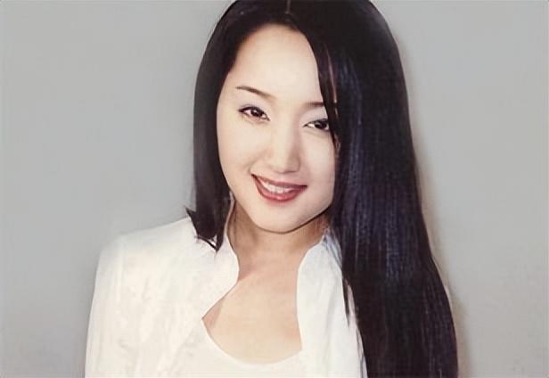 杨钰莹，一段夭折的婚姻，和赖文峰匆匆一别后，此生再也没有交集  第3张