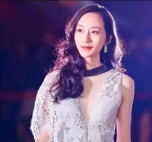 娱乐圈无人敢惹的4位女明星，家世背景太强大，许晴才是隐藏大佬