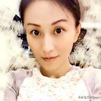 杨子前妻陶虹罕见现身，穿蝴蝶结长裙似贵妇，比黄圣依还美上三分  第6张